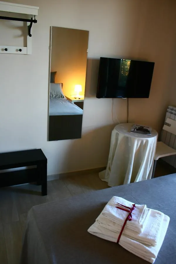 אצ'י קטנה B&B Il Vulcano לינה וארוחת בוקר